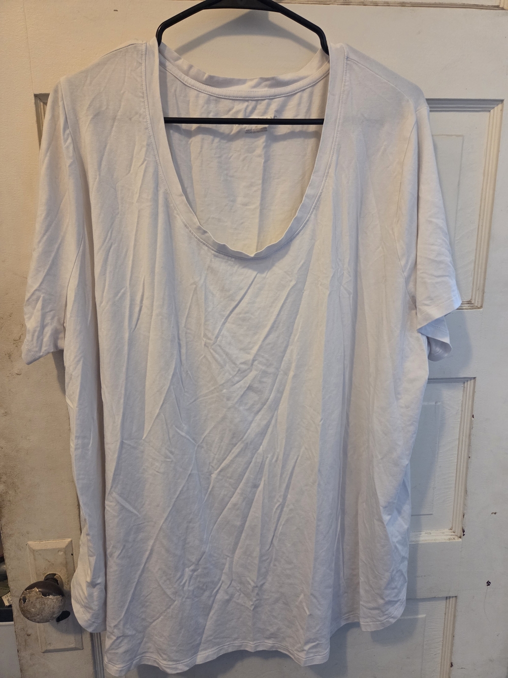 Ava & Viv White Short-Sleeve V-Neck Tee ()